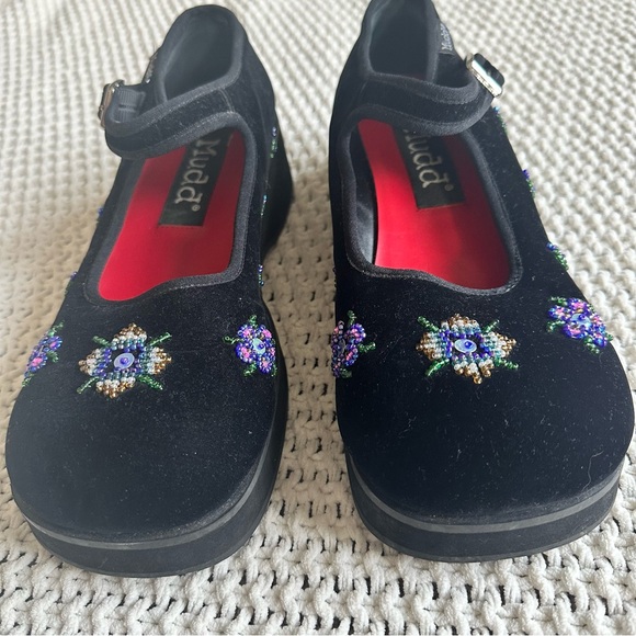 MUDD Vintage Velvet Floral Bead Embroidered Buckle Mary Jane Platforms Shoes 8 - Picture 2 of 9